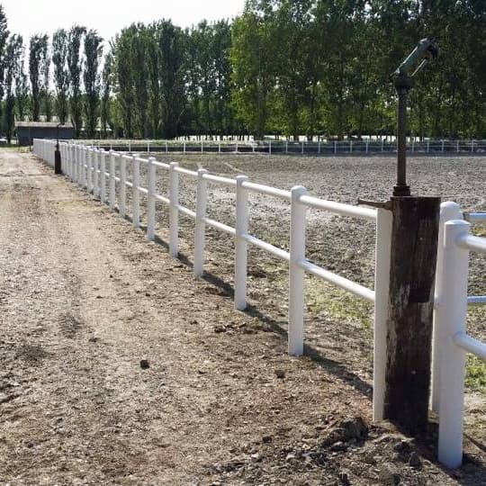 2-rail horse fence